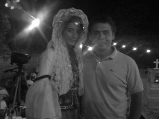 Η νύφη  Βενετία Μπουκουβάλα και ο Θάνος Καλέγιας.