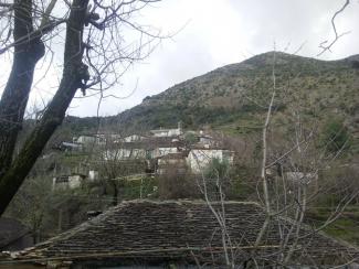 Ο πάνω δεξιός μαχαλάς.