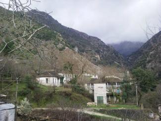 Ο Δεξιός μαχαλάς.