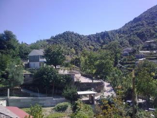 Ο μεσαίος μαχαλάς και το σπίτι της οικογένειας Γίώργου Νίκου.