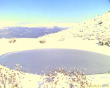 Η λιμνούλα στο βουνό μας που είχε παγώσει.