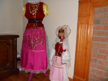 Η παραδοσιακή στολή της Δεροπολίτισσας νύφης που είχαν οι γυναίκες όταν παντρευόντουσαν.