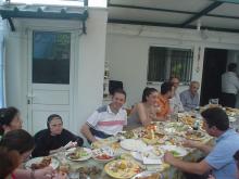 Γιορτάζοντας τα Αγίου Γεωργίου οικογενειακός.